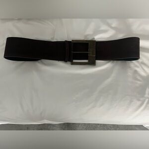 Women’s dark brown belt.